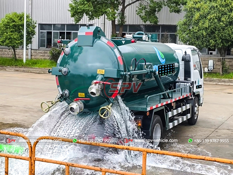 ISUZU 100P Sewage Vacuum Truck - Discharing Water Test